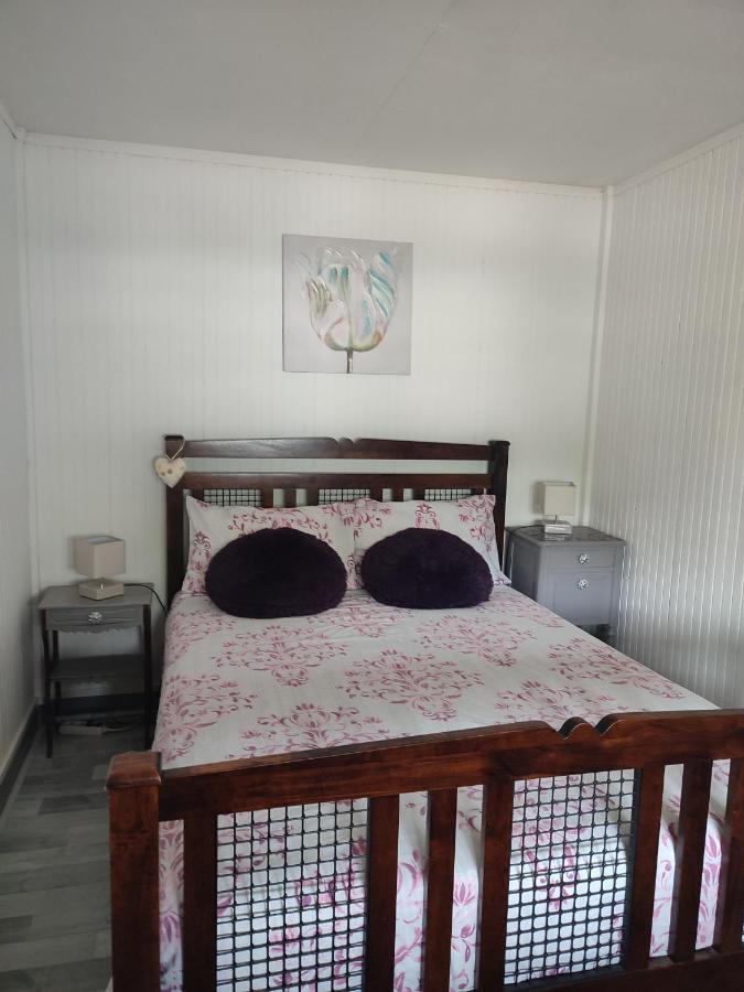 Chalet Dans La Foret....Adorable 1 Bedroom Chalet Surrounded By Woodland Pressignac Kültér fotó